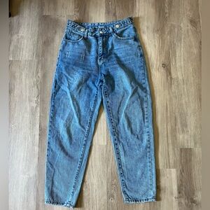 Mom jeans, size 28, only worn once.